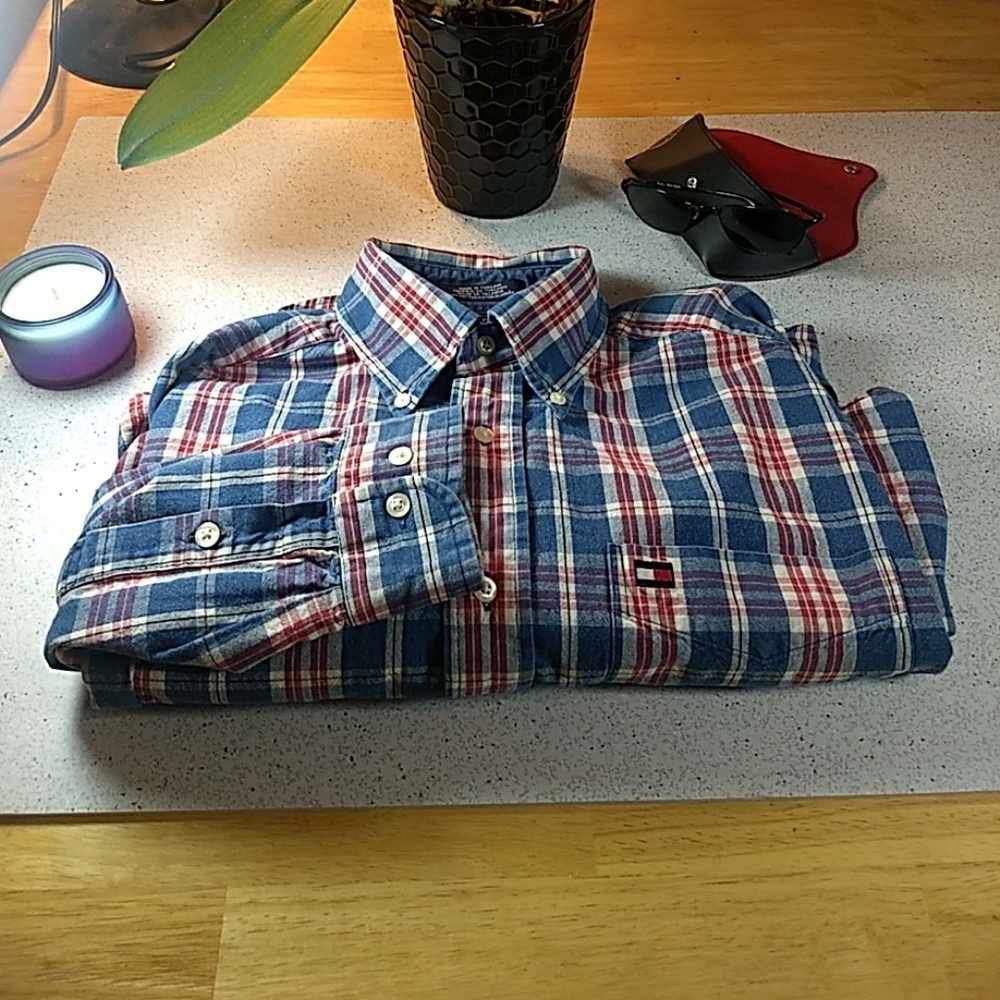 90s Tommy Hilfiger shirt